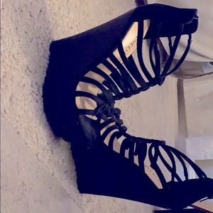 Women’s size 6 black wedges